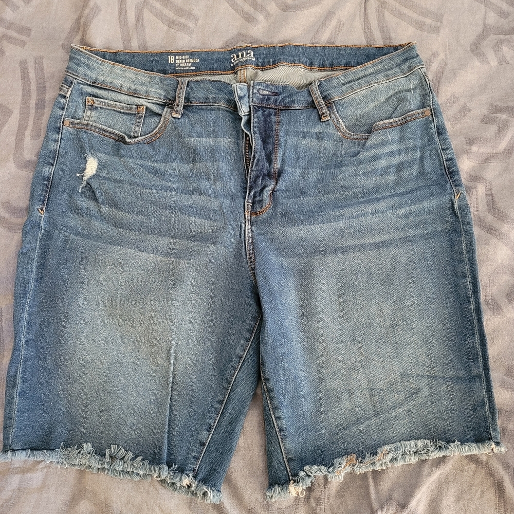 A.n.a. Jean Shorts Size 18 Distressed Blue Bermuda Denim Frayed Hem Cut Off - Picture 1 of 6
